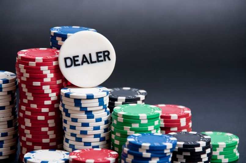 Dealer là gì tại sảnh casino trực tuyến