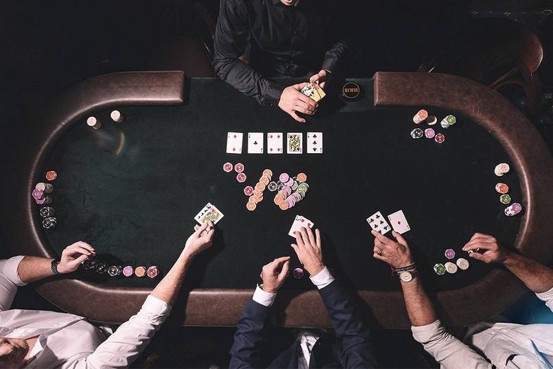 Học hỏi bí quyết chơi Poker từ chuyên gia